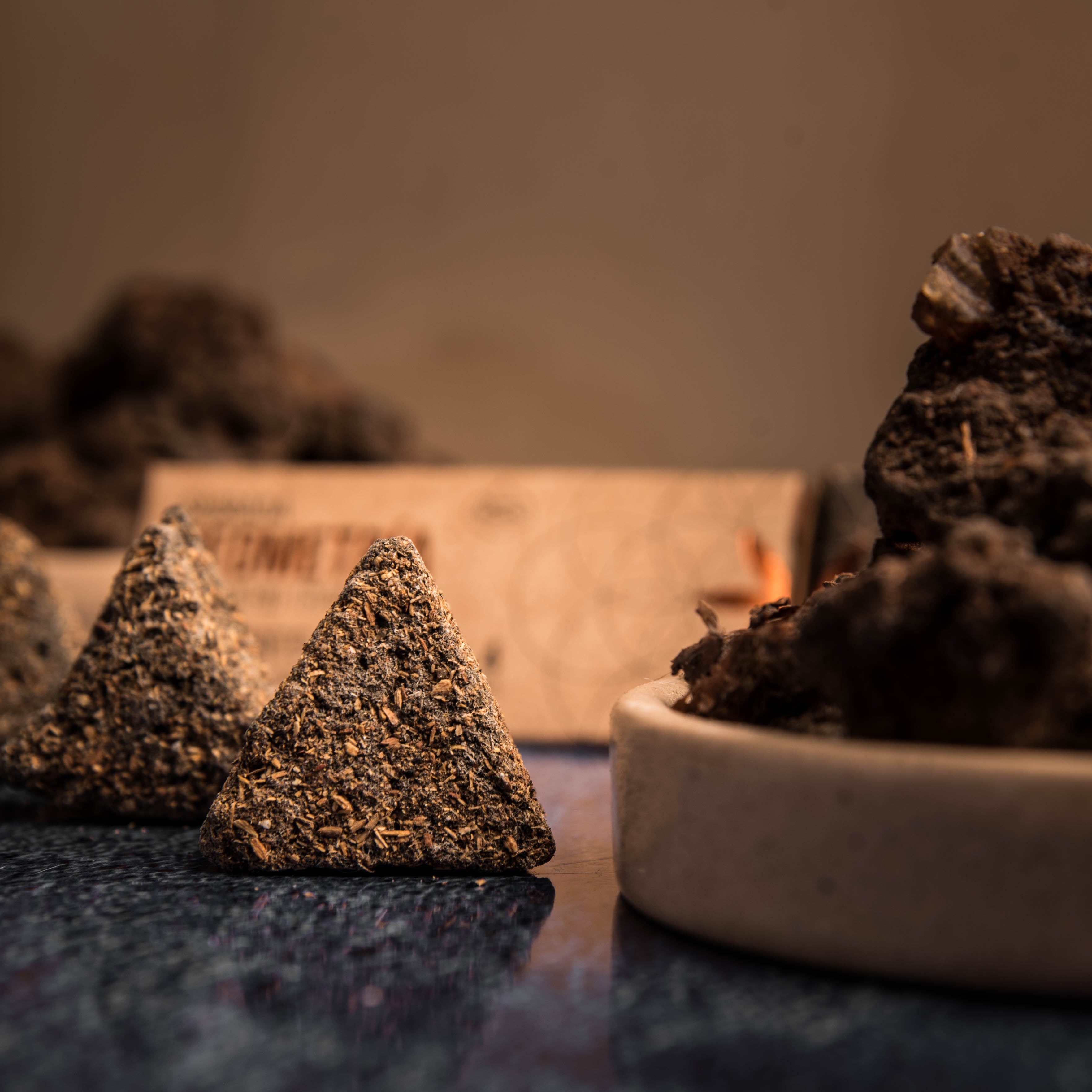 Incienso Triangular de Palo Santo y Mirra